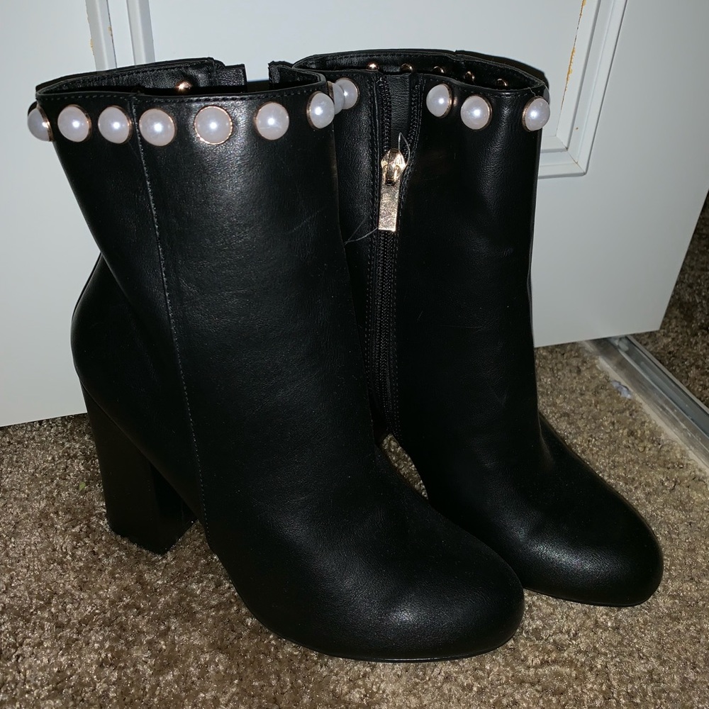 Beautiful boots with pearls